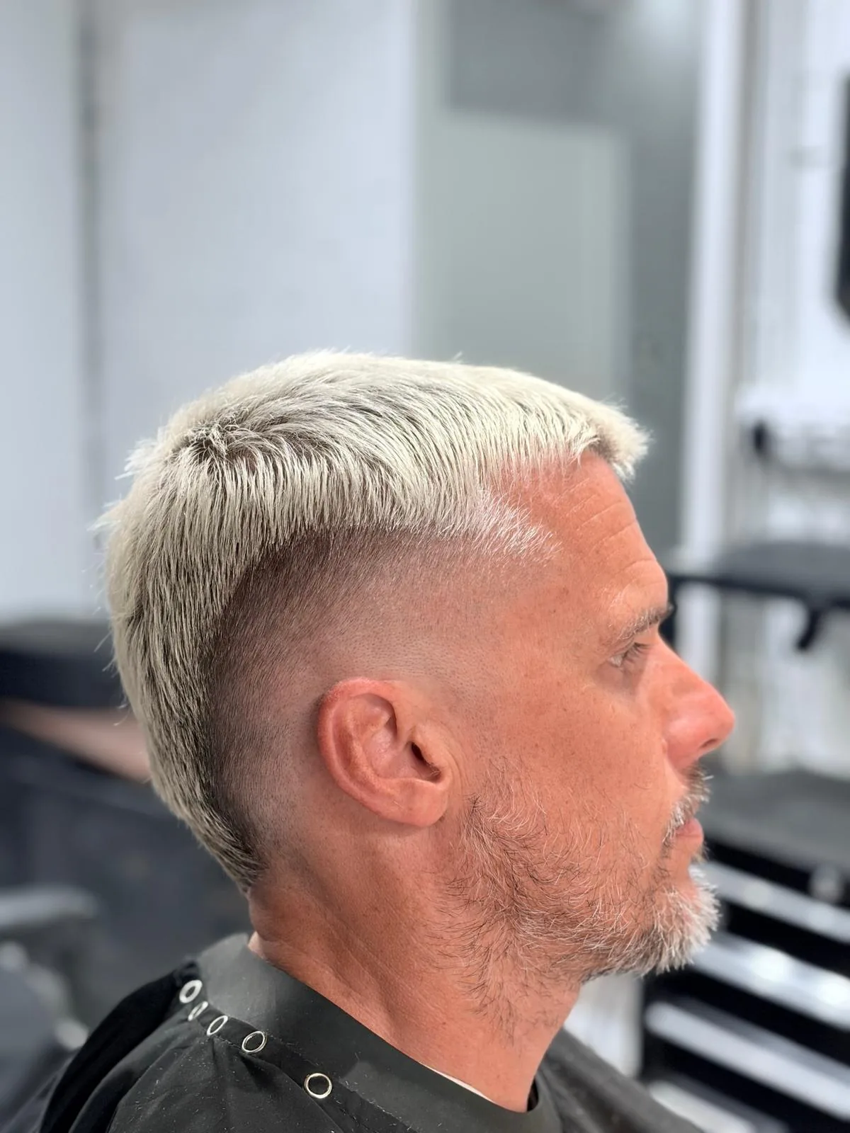Crop platino con fade alto